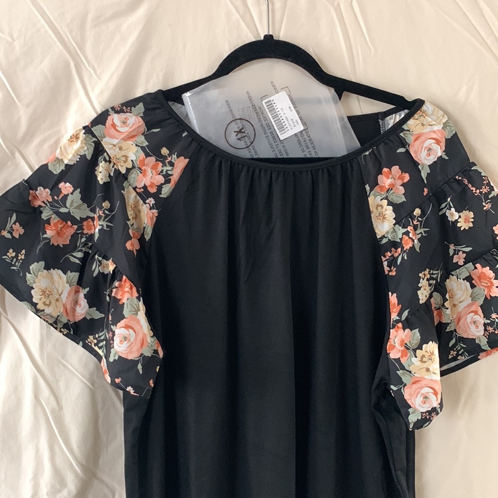 New in bag black tunic with peach, white, yellow floral layered short sleeves - Picture 7 of 8